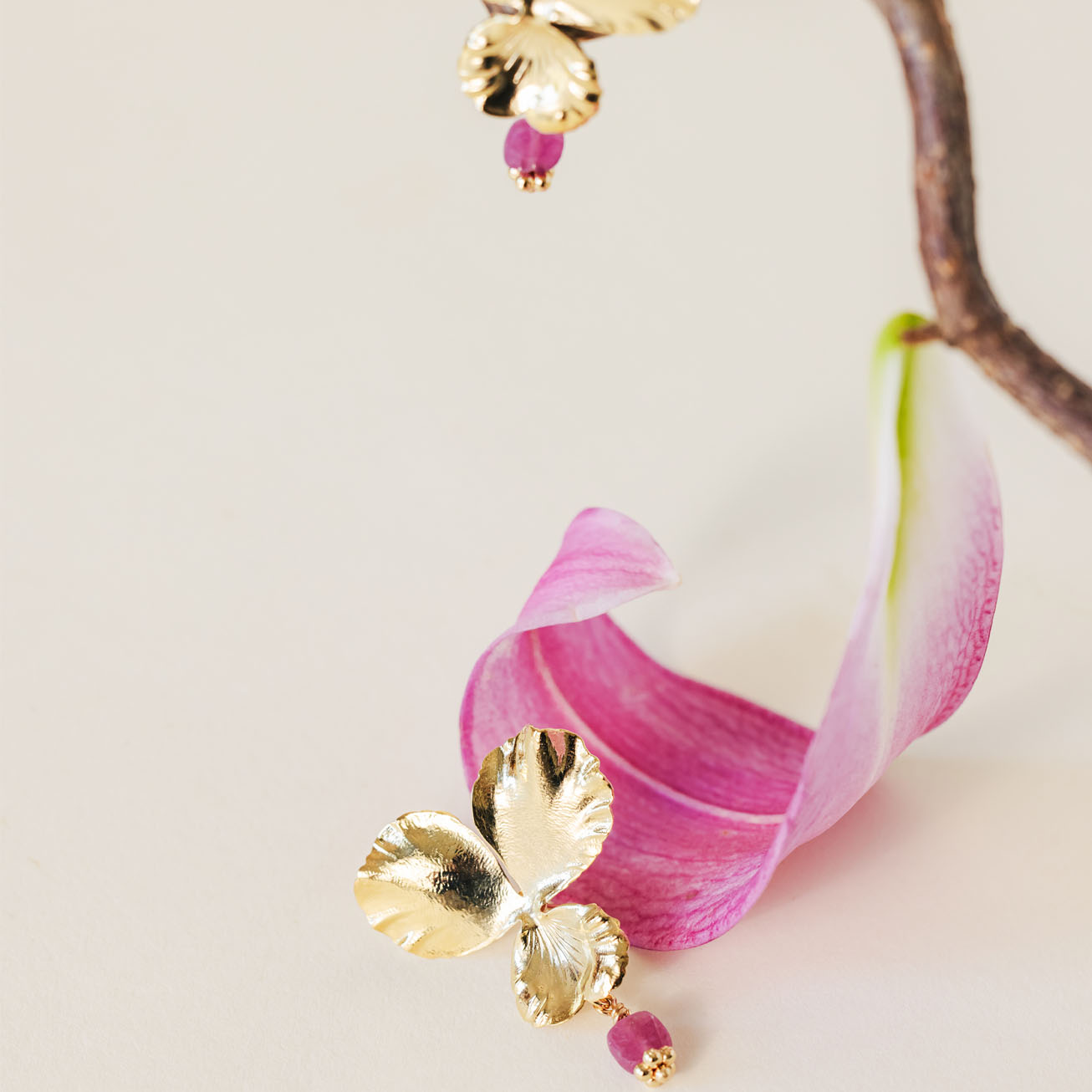 Pendientes <i>Pensamiento</i> piedra de Rubí