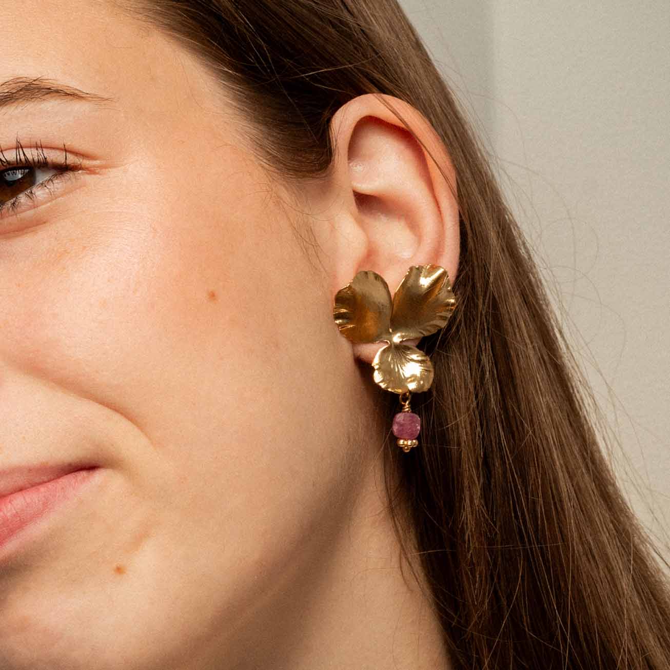 Pendientes <i>Pensamiento</i> piedra de Rubí