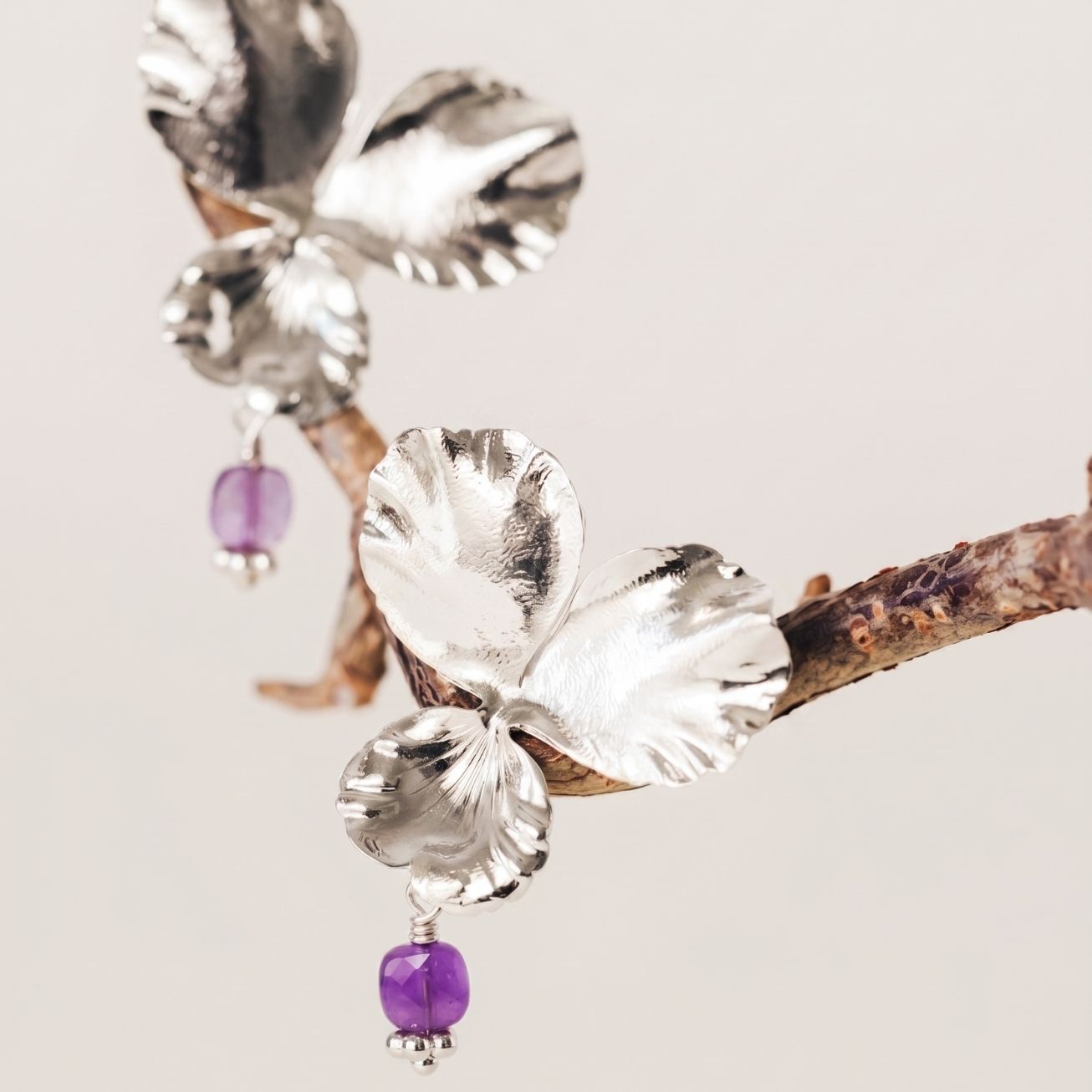 Pendientes piedra Amatista cuadrada <i>Pensamiento