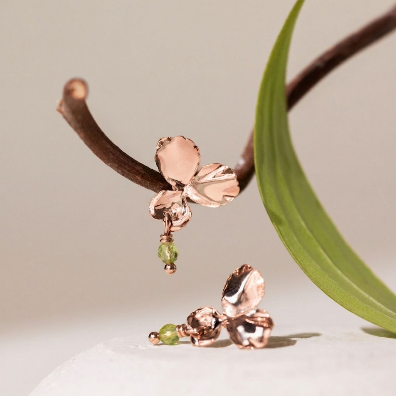 Pendientes flor <i>Pensamiento</i> Peridoto