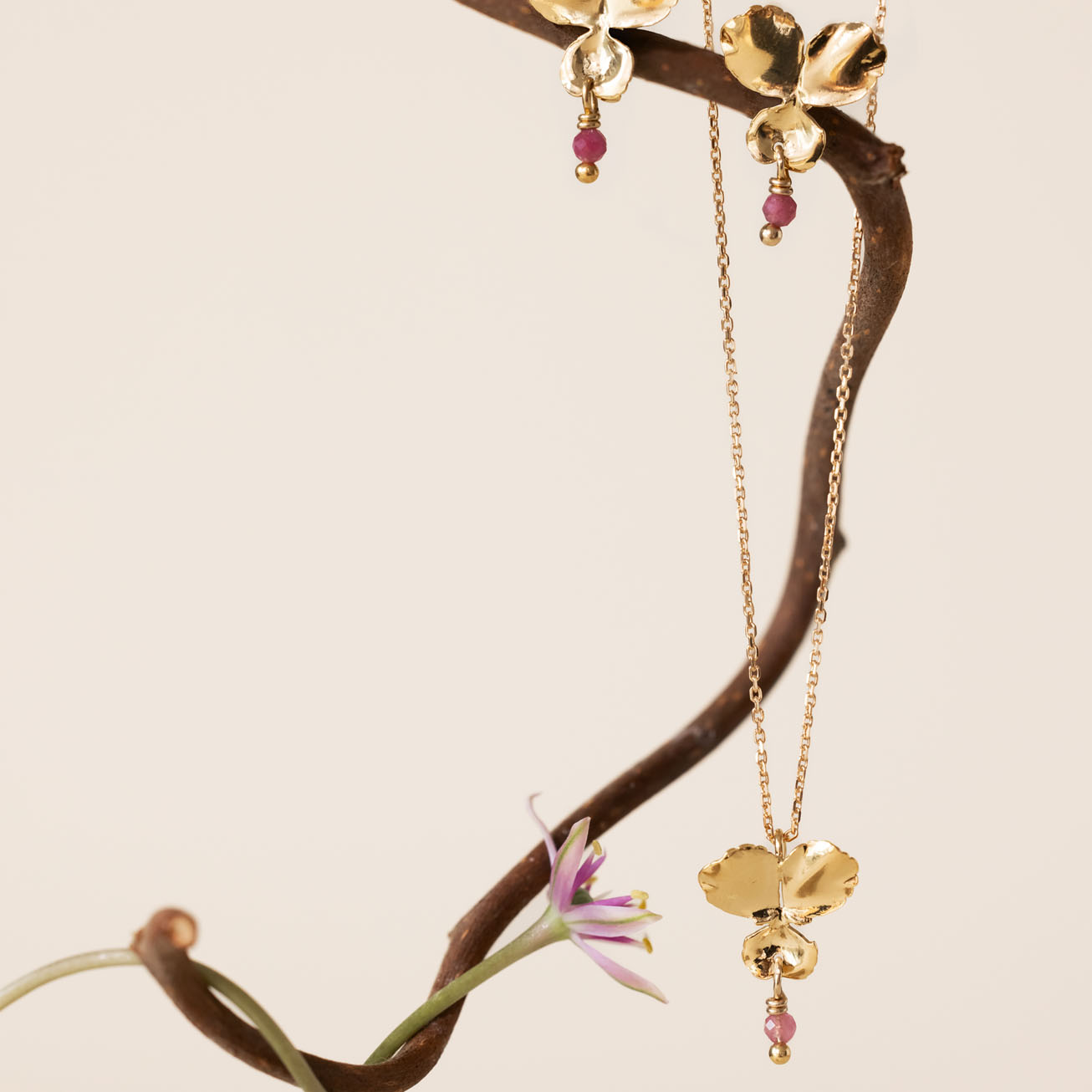 Pendientes Rubí <i>Pensamiento</i>