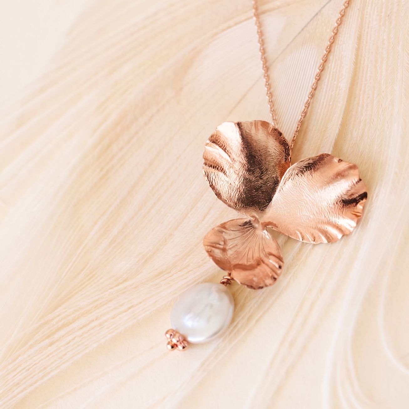 Collar <i>Pensamiento</i> y su Perla de nácar