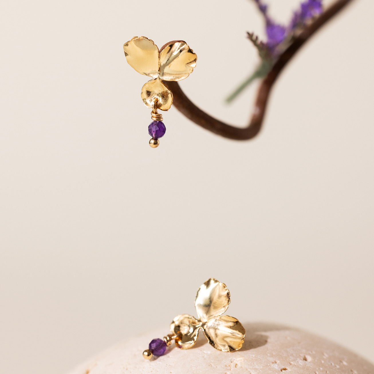 Pendientes Amatista y <i>Pensamiento</i>