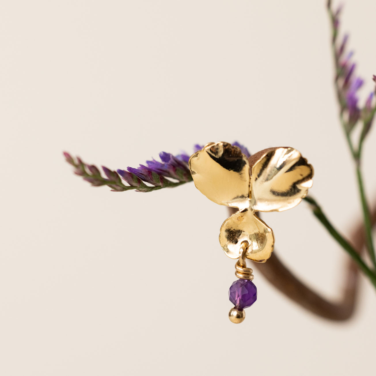 Pendientes Amatista y <i>Pensamiento</i>