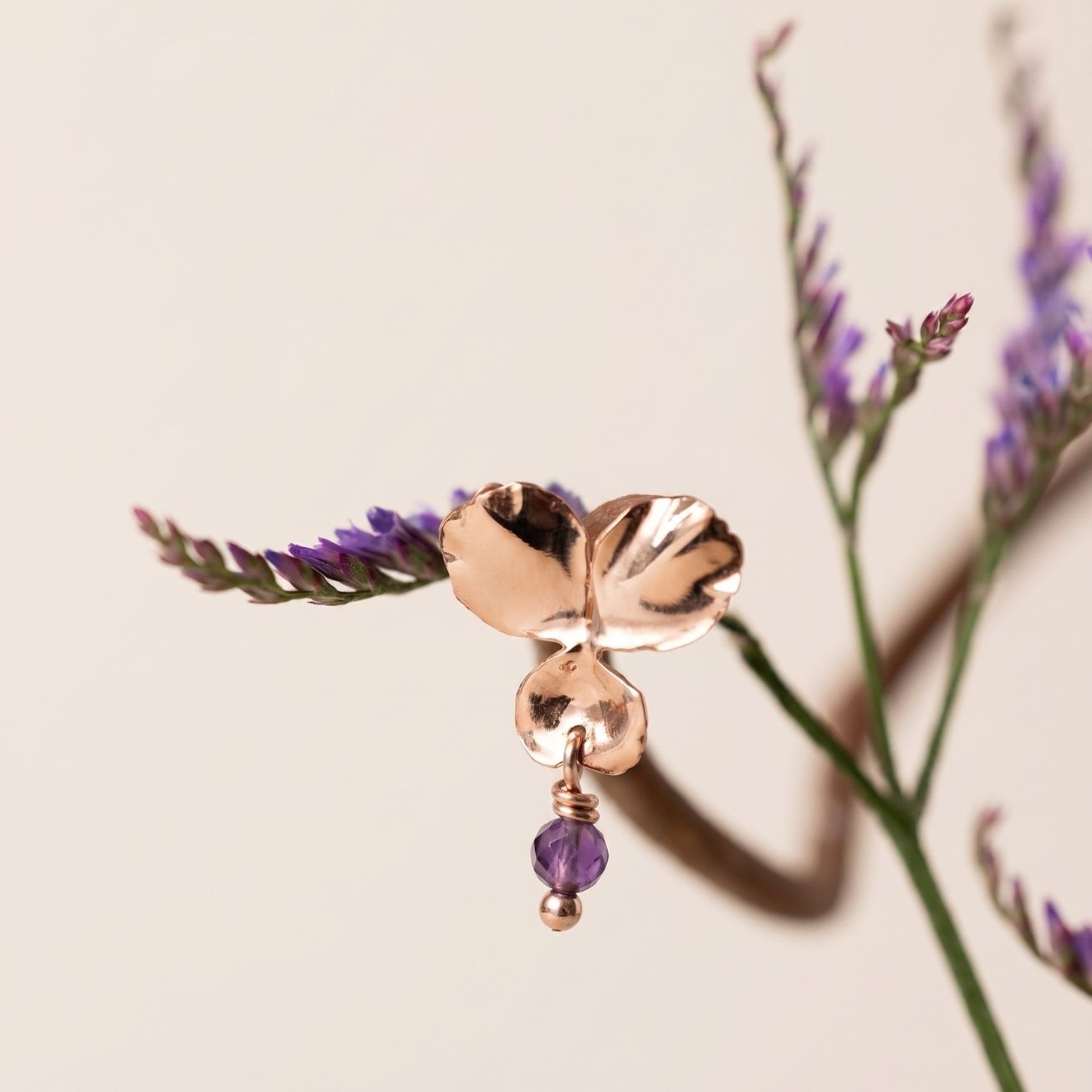 Pendientes Amatista y <i>Pensamiento</i>