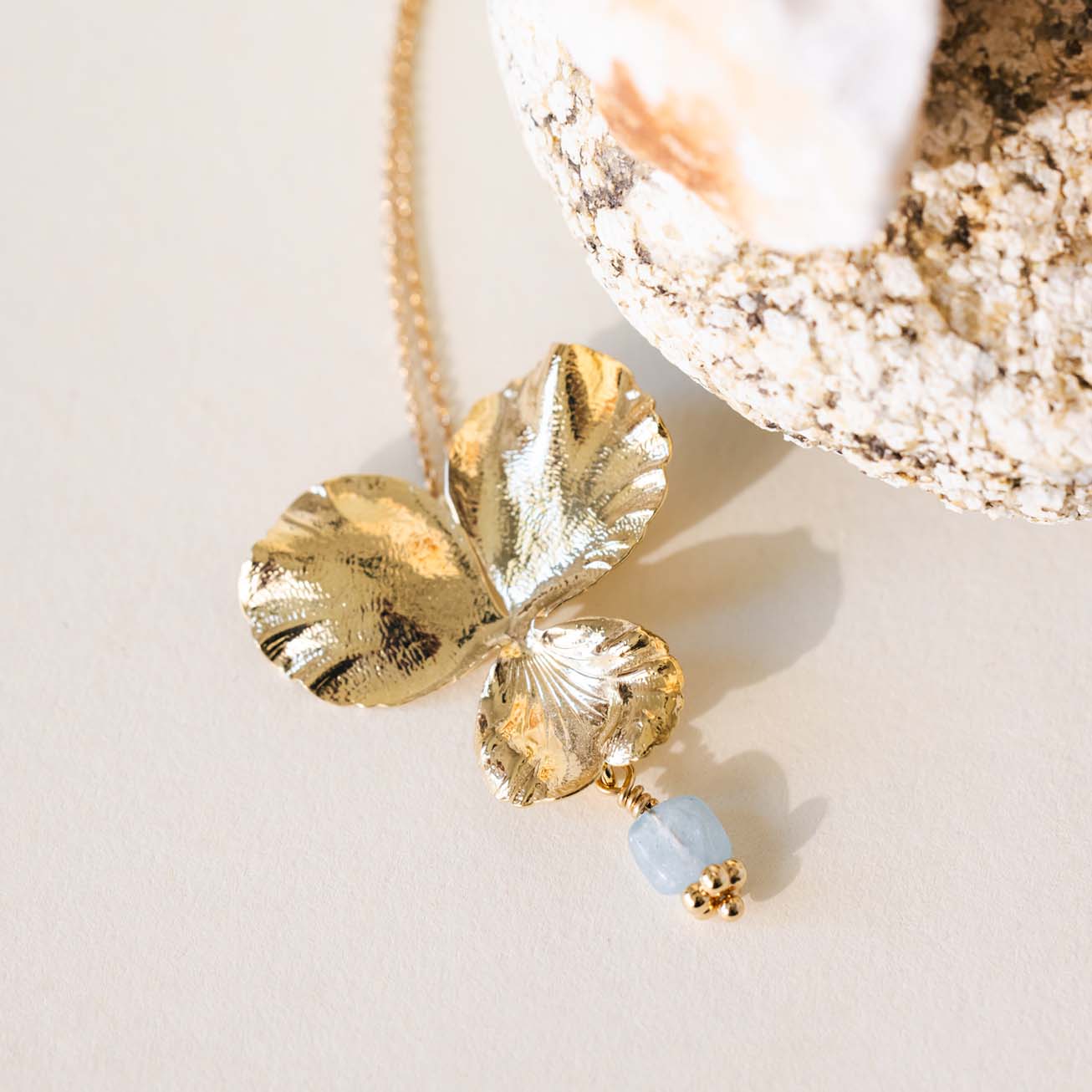 Collar <i>Pensamiento</i> y su Aguamarina