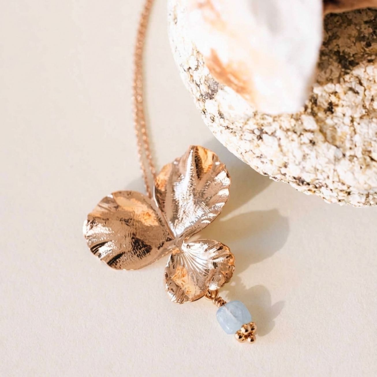 Collar <i>Pensamiento</i> y su Aguamarina
