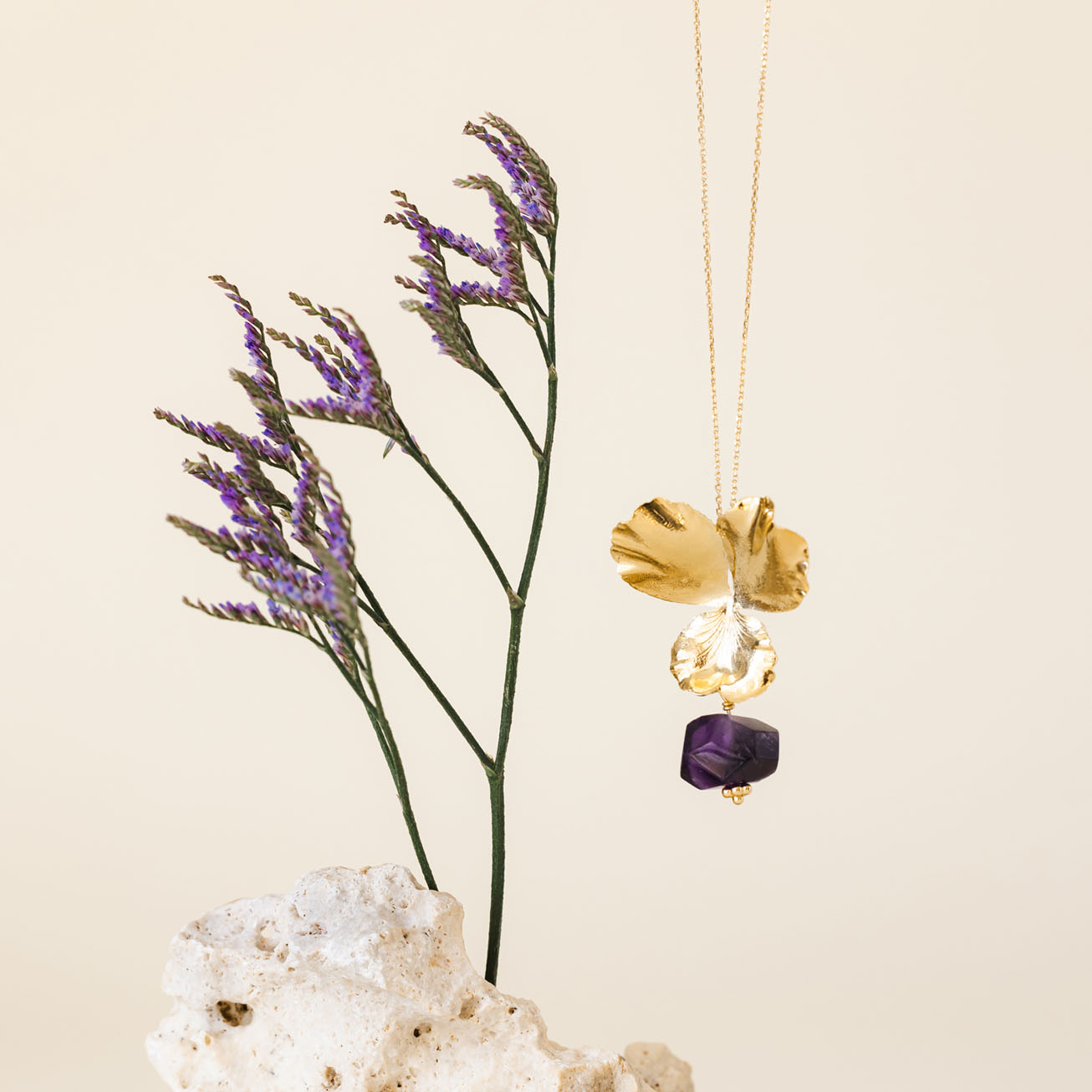 Collar flor <i>Pensamiento</i> y su Amatista