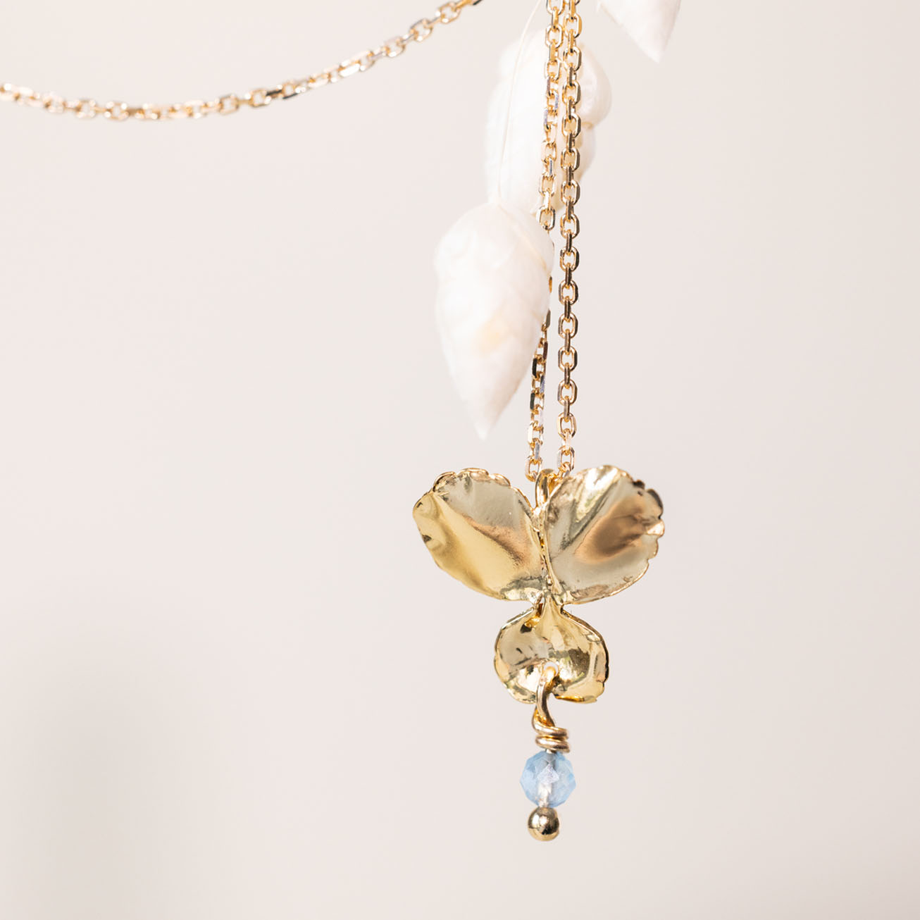 Collar flor <i>Pensamiento</i> de nacimiento aguam