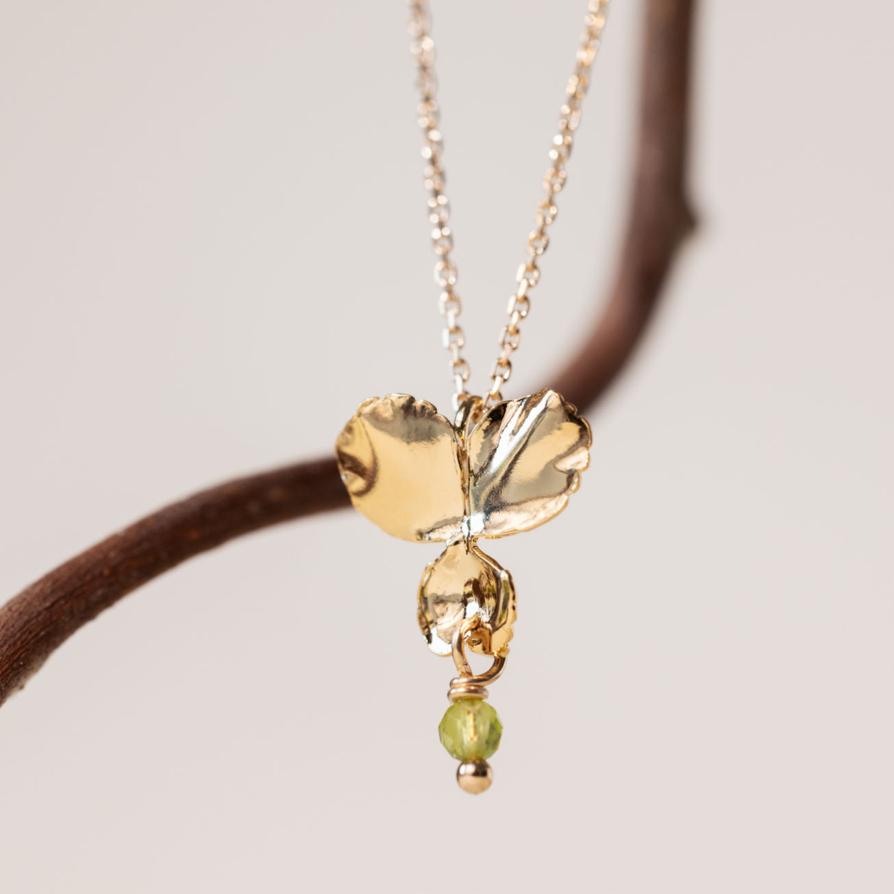 Collar <i>Pensamiento</i> Agosto piedra de Peridot