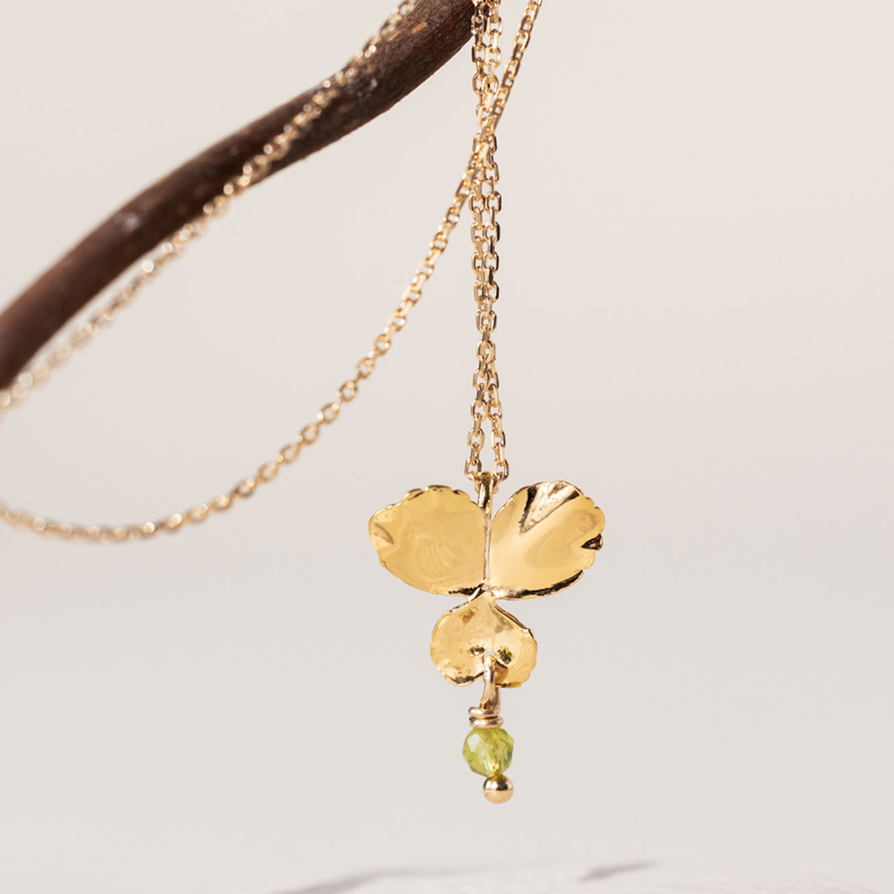 Collar <i>Pensamiento</i> Agosto piedra de Peridot