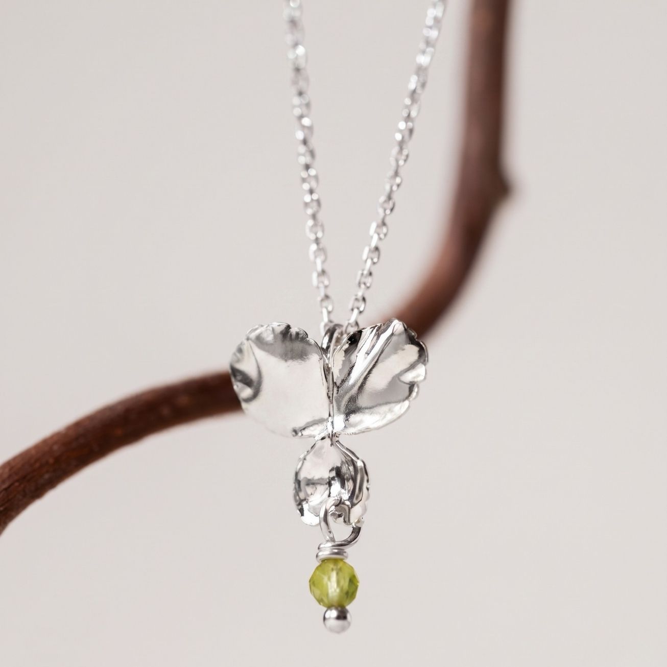 Collar <i>Pensamiento</i> Agosto piedra de Peridot
