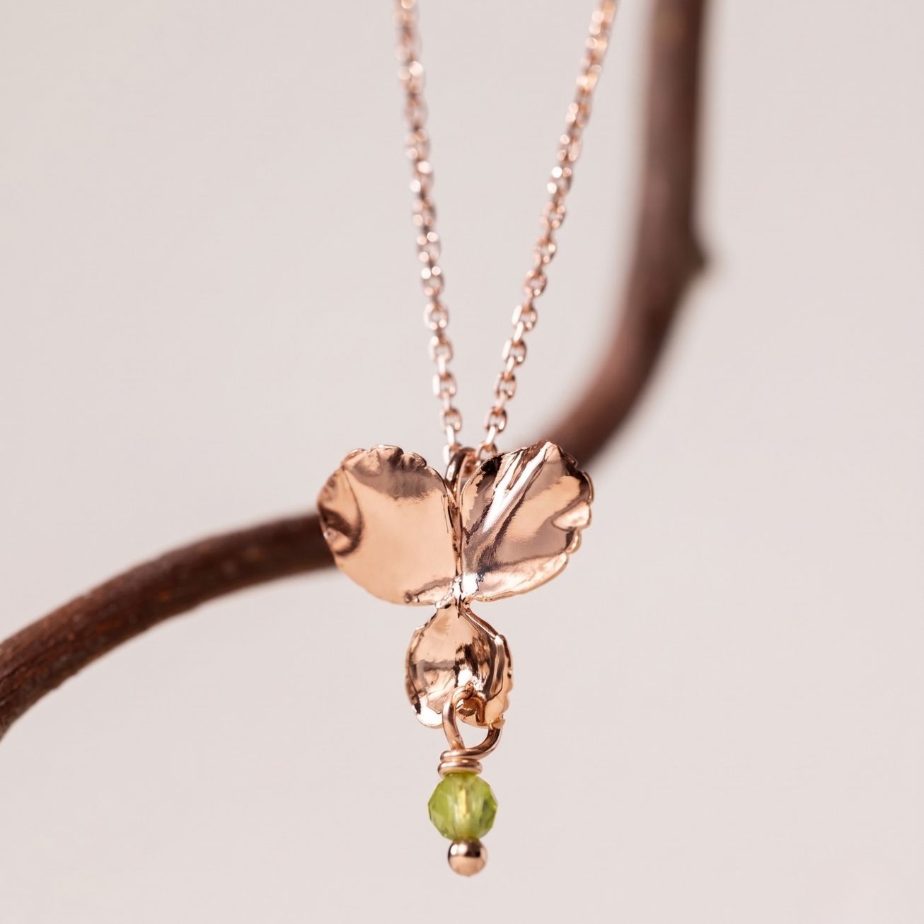 Collar <i>Pensamiento</i> Agosto piedra de Peridot
