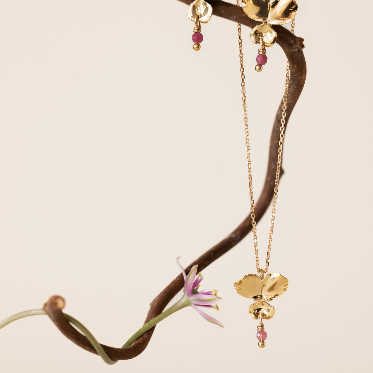 Collar Rubí <i>Pensamiento</i> piedra nacimiento