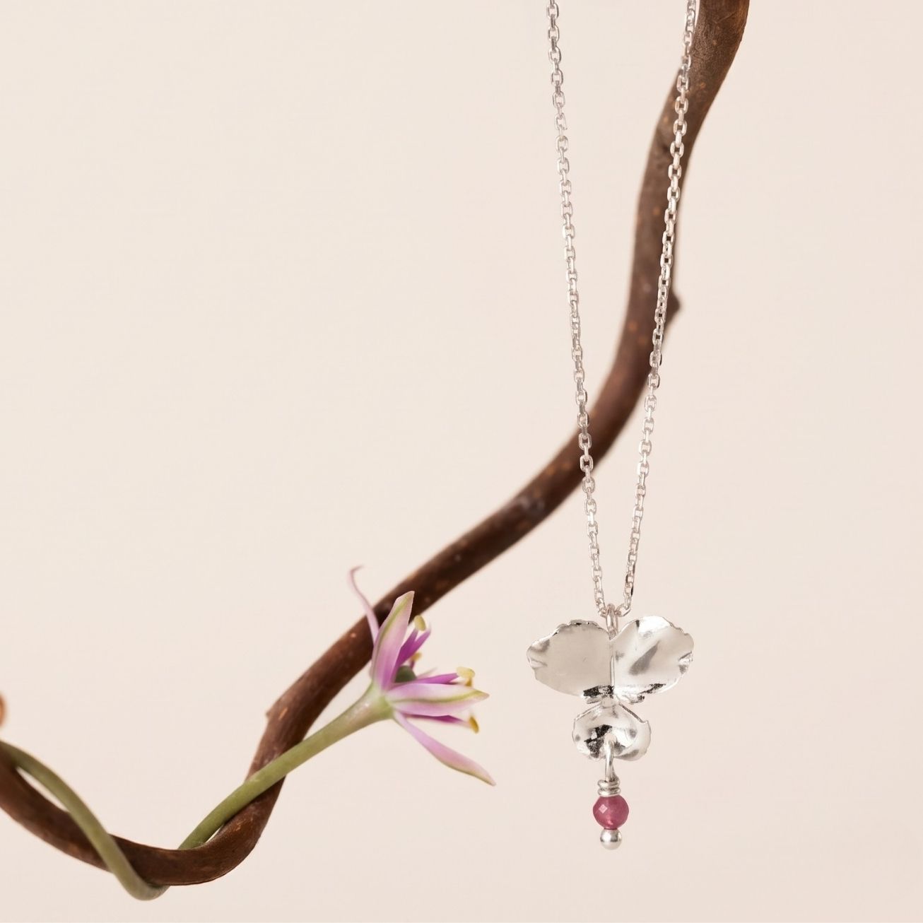 Collar Rubí <i>Pensamiento</i> piedra nacimiento