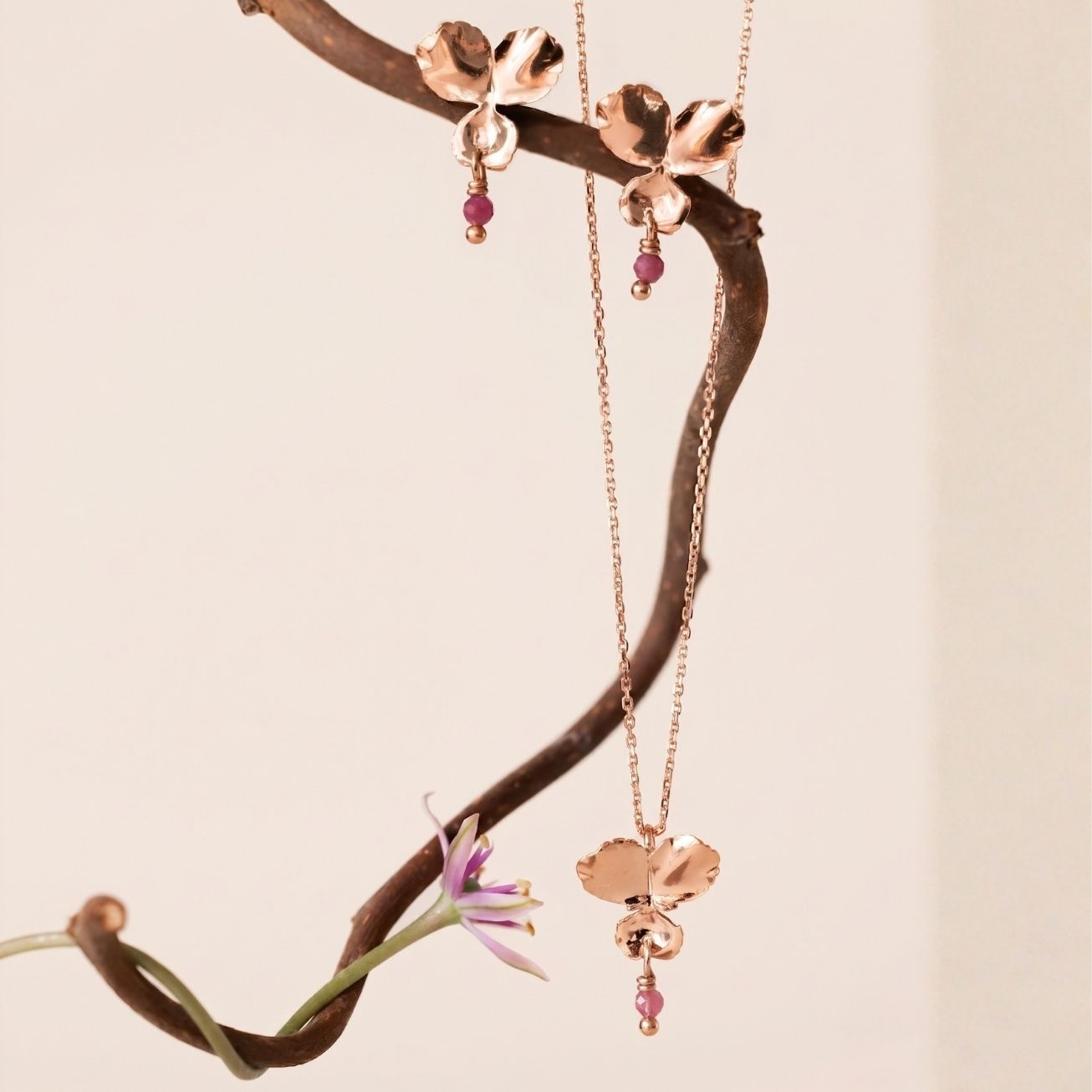 Collar Rubí <i>Pensamiento</i> piedra nacimiento