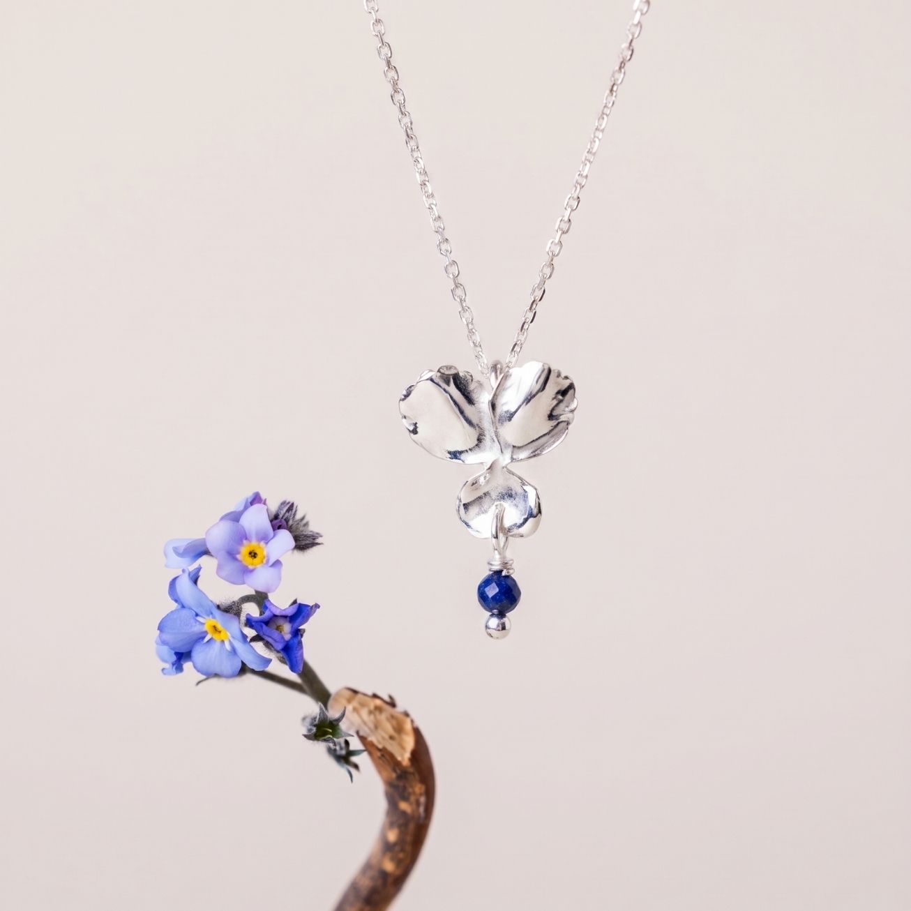 Collar piedra de Lapislázuli <i>Pensamiento</i>