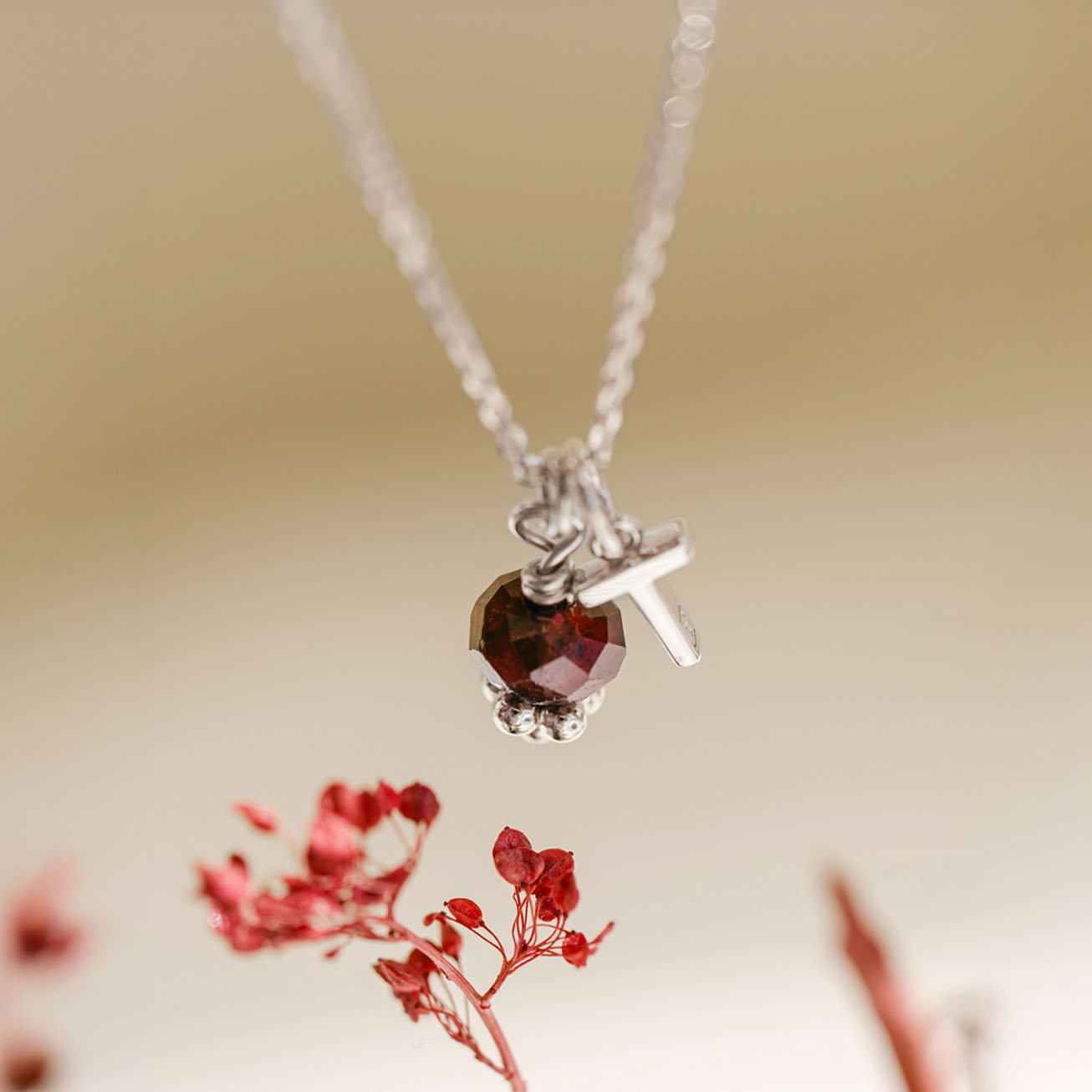 Colgante personalizado <i>Granate</i> con Inicial 