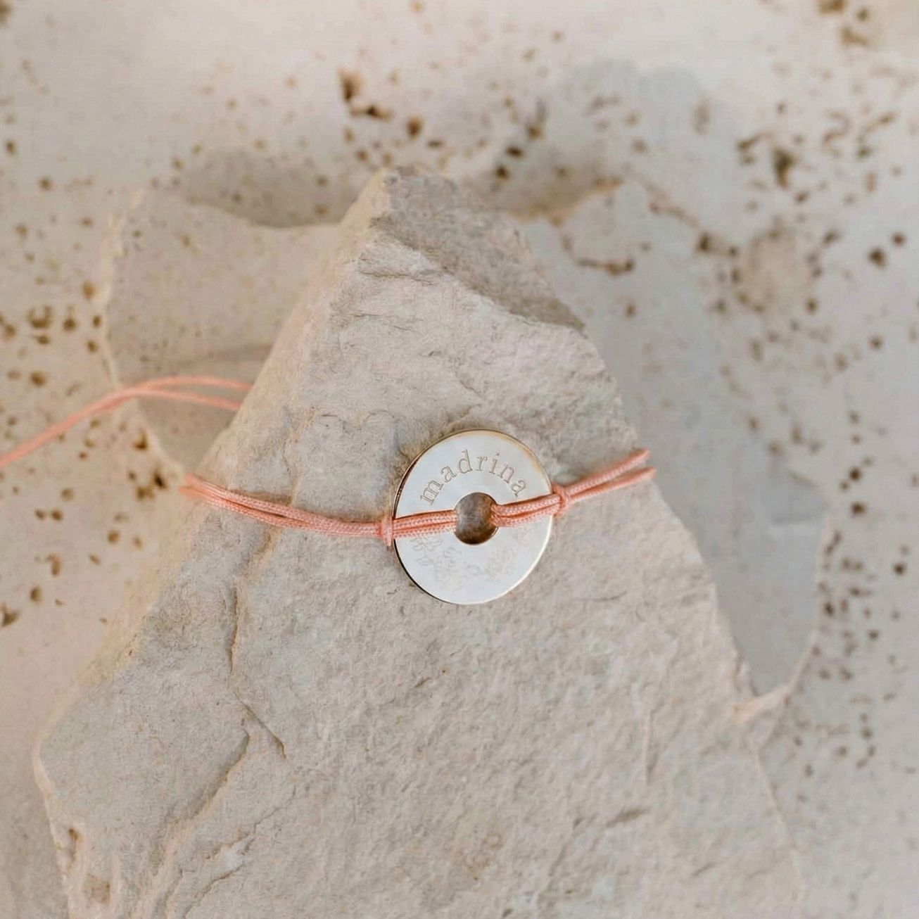 Pulsera Madrina blanco chapada en oro
