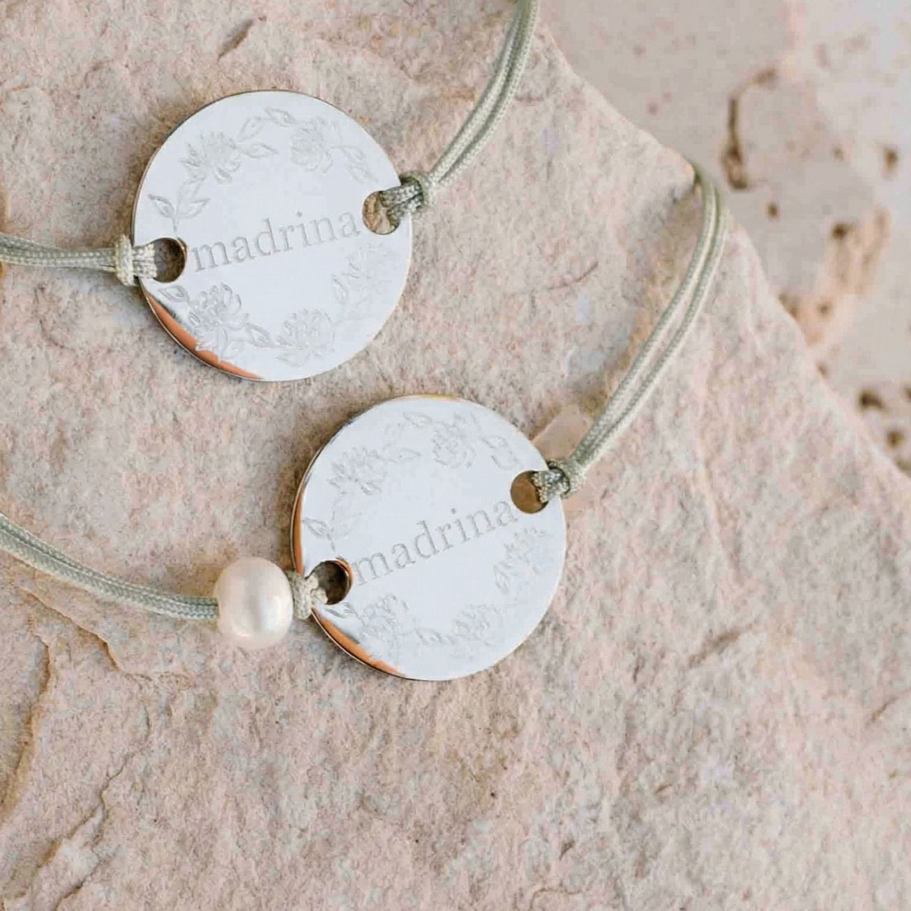 Pulsera Madrina personalizada Corona de flores