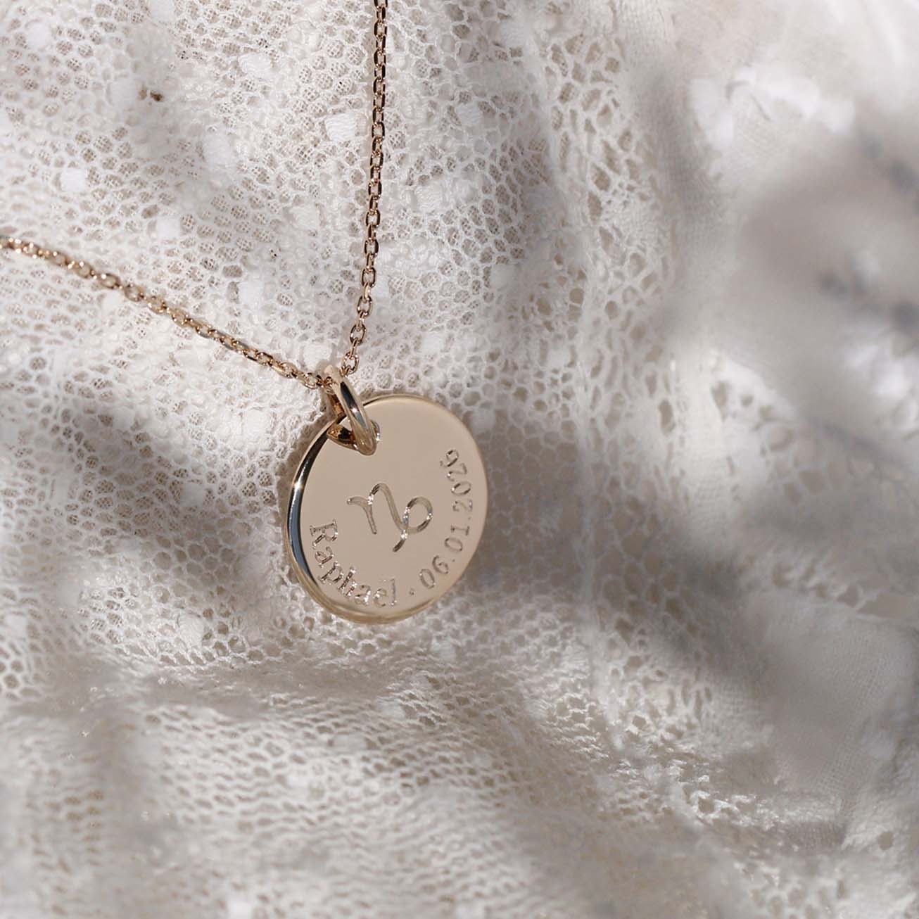 Medalla de bautizo <i>Signo del Zodiaco</i>