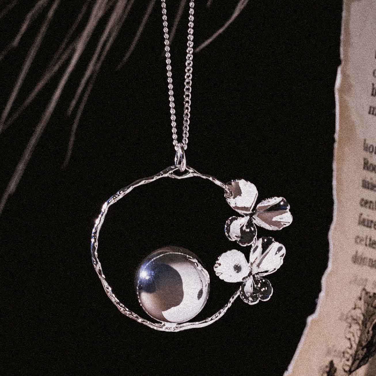 Llamador de ángeles <i>Ariana</i> bañado de plata