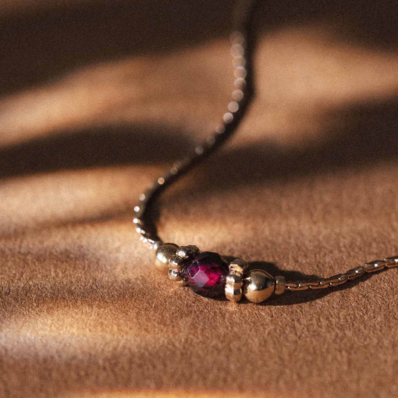 Collar Piedra natal Granate - <i>Enero</i>